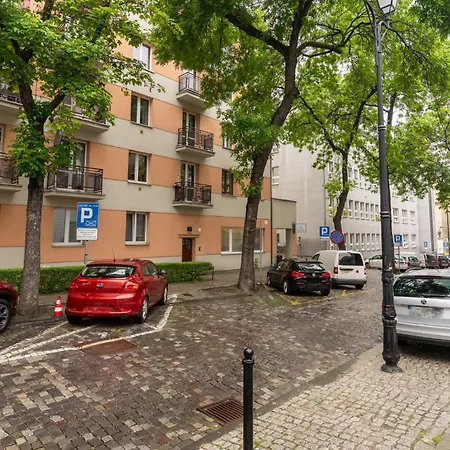 Classic Living By Bookinghost *